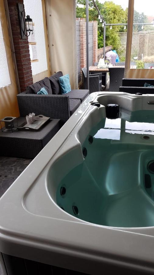Het Gildehuis Met Sauna En Jacuzzi Stevensweert Экстерьер фото