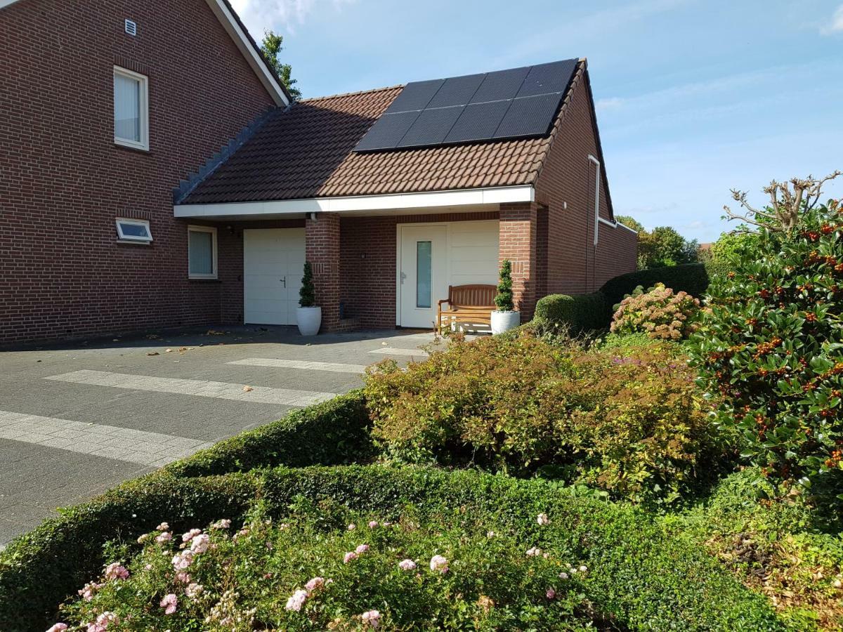 Het Gildehuis Met Sauna En Jacuzzi Stevensweert Экстерьер фото